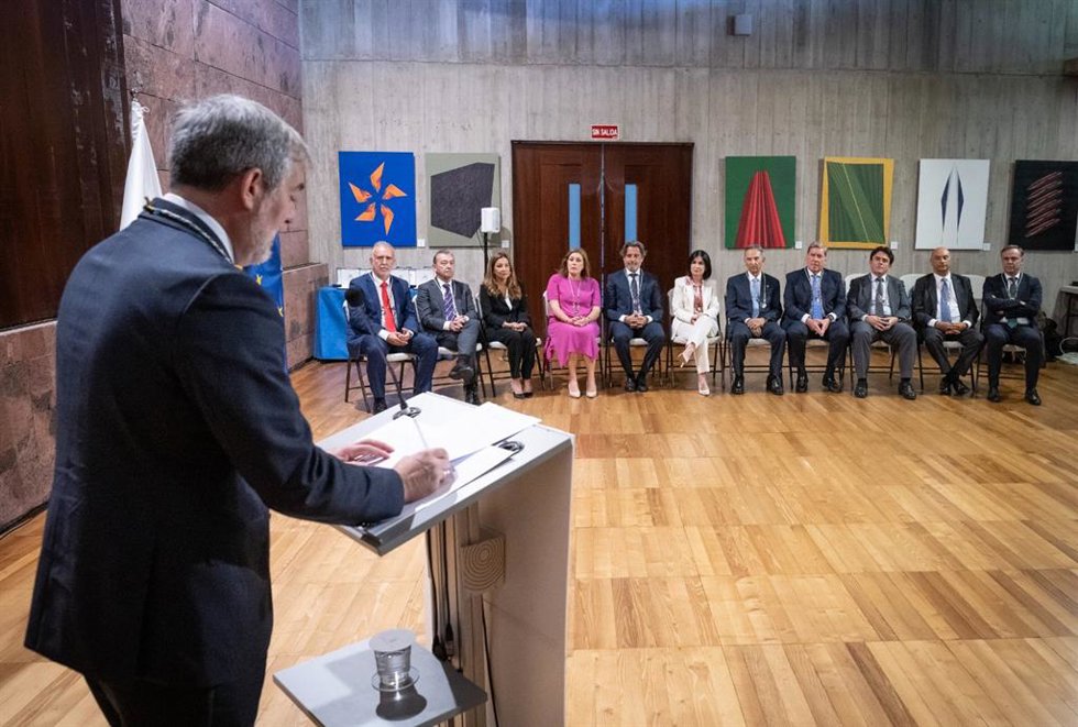 El presidente de Canarias, Fernando Clavijo, en la concesión del 'Collar de la Orden Islas Canarias' a presidentes y expresidentes de Gobierno, Parlamento y TSJC