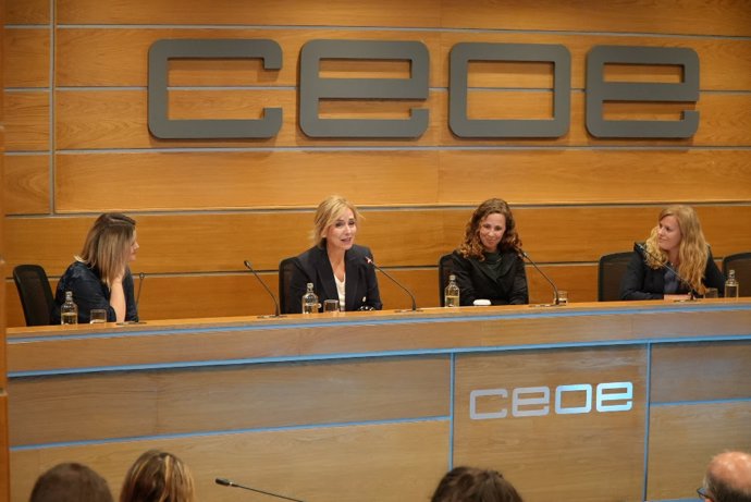 Desde la izd.: Andrea González (Spainsif), Belén Viloria (B Corp), María Molina (Quiero) y Cristina Riestra (CEOE).