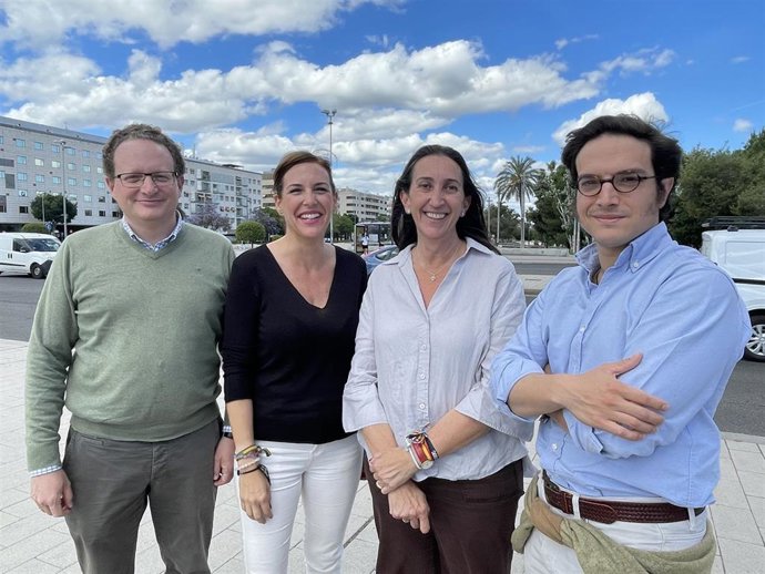 Representantes de Vox en la visita a Córdoba.