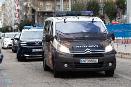Archivo - Varios coches de la Policía Nacional en Vigo