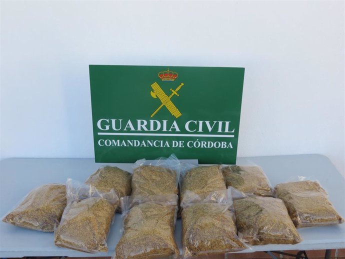 Bolsas con picadura de tabaco de contrabando intervenidas.