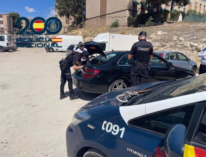 Imatge d'un control de la Policia Nacional a Alacant.