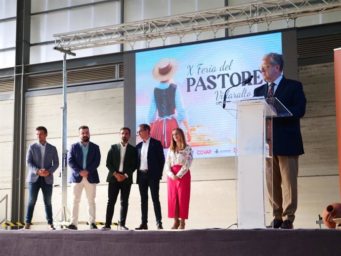 El presidente de la Diputación de Córdoba, Salvador Fuentes, interviene durante la inauguración de la feria.