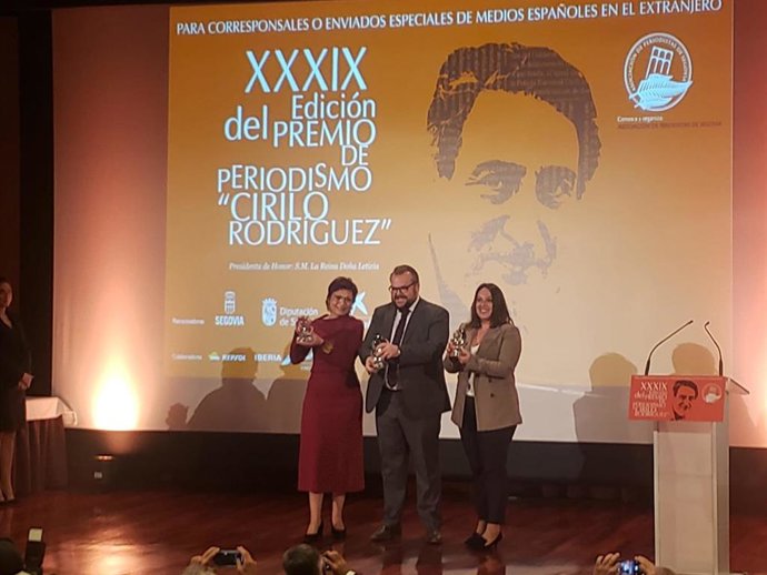 Los premiados con el 'Cirilo Rodríguez 2024': Anna Bosch (izda), Luis de Vega y Sara Gómez Armas