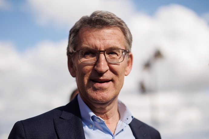 El presidente del PP, Alberto Núñez Feijóo, a su llegada a la corrida de toros de la Feria de San Isidro 2024, en la Plaza de Toros de Las Ventas, a 17 de mayo de 2024, en Madrid (España).