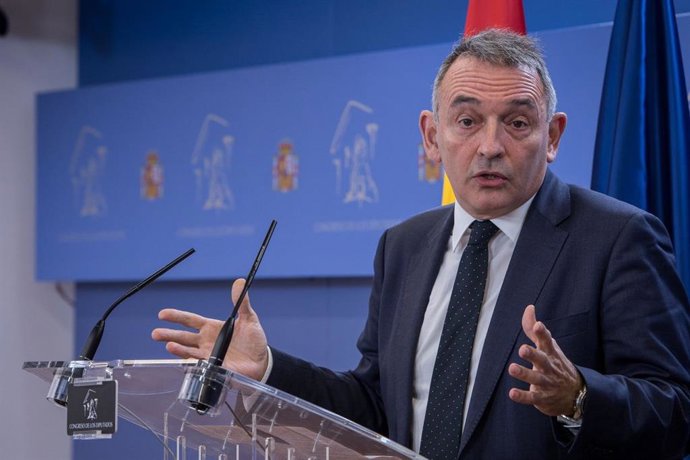 Archivo - El portavoz adjunto de Sumar en el Congresio, Enrique Santiago.