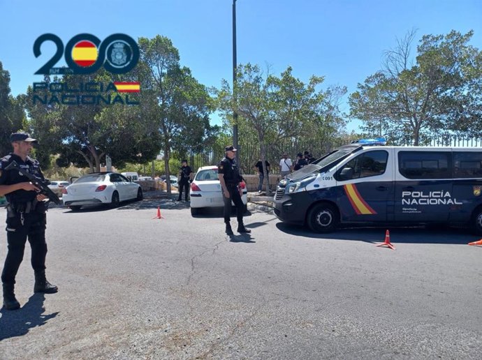 Agentes de la Policía Nacional en un control en Alicante, en una imagen de archivo