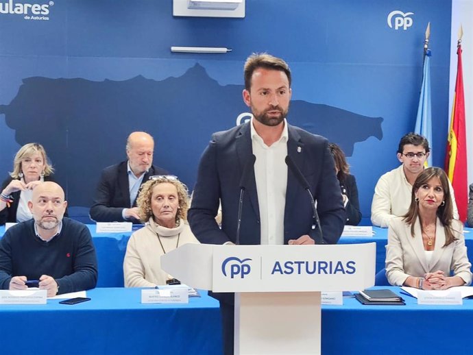 El presidente del PP de Asturias, Álvaro Queipo, interviene en el Comité Ejecutivo Regional del partido.