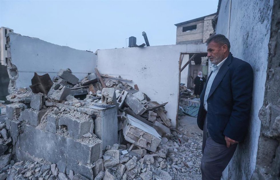 Archivo - Bombardeo israelí en el campo de refugiados de Yabalia, en el norte de la Franja de Gaza