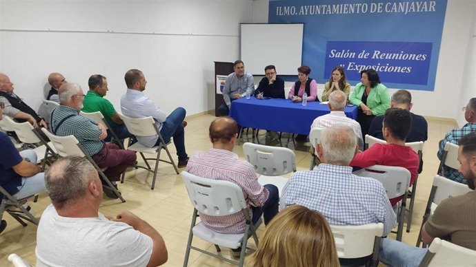 Reunión con afiliados y simpatizantes del PP en Canjáyar (Almería).
