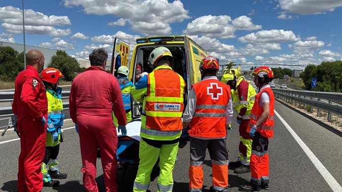 Un motorista de 63 años sufre la semiamputación de una pierna en un accidente en Alcalá sin más implicados