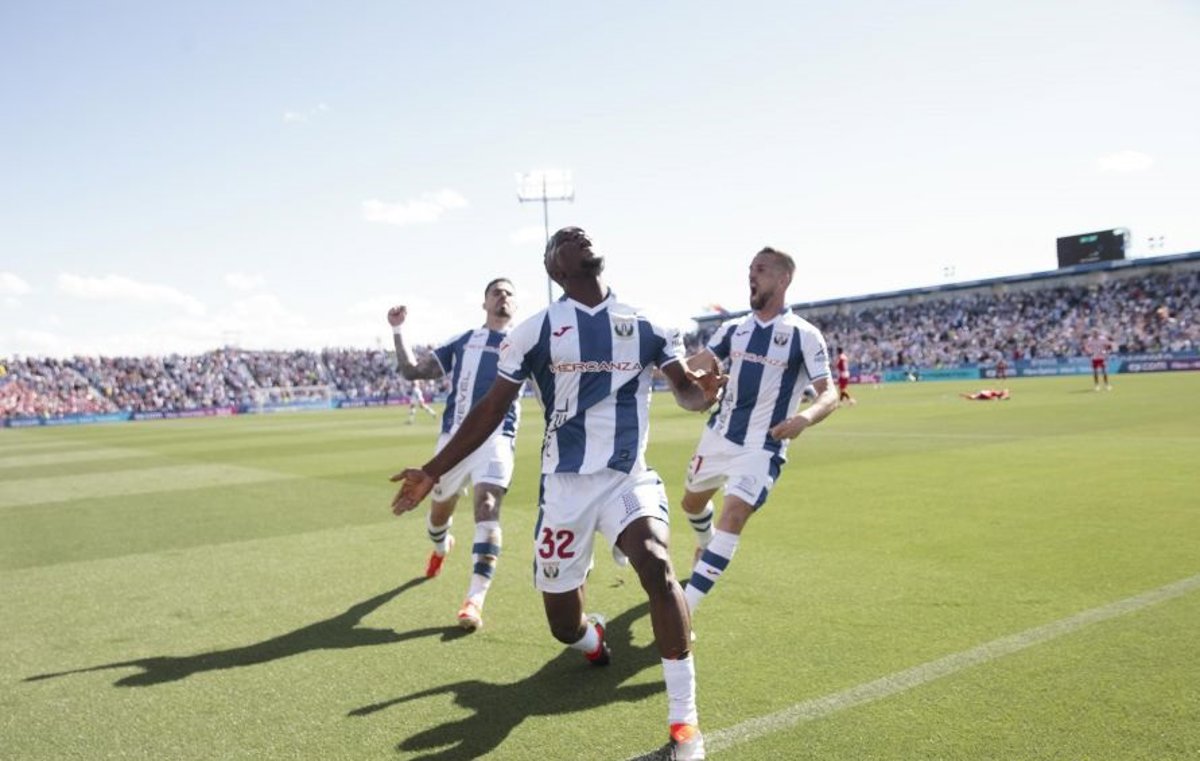 El Leganés gana al Sporting y recupera el ritmo del ascenso directo