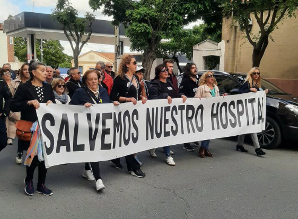 Miembros del PSOE de La Seca presentes en la concentración de este sábado en Medina del Campo contra el "desmantelamiento" de su hospital