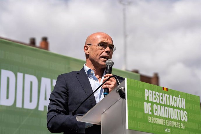 El cabeza de lista de Vox para las elecciones europeas, Jorge Buxadé, interviene durante la presentación de los diez primeros candidatos de la formación para las elecciones europeas, en el Palacio Vistalegre Arena, a 17 de mayo de 2024, en Madrid (España)