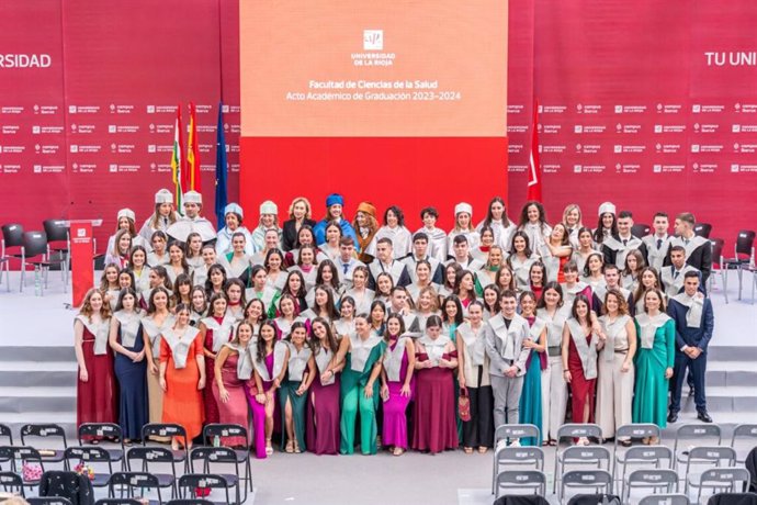 La Facultad de Ciencias de la Salud de la Universidad de La Rioja cierra la semana de graduaciones