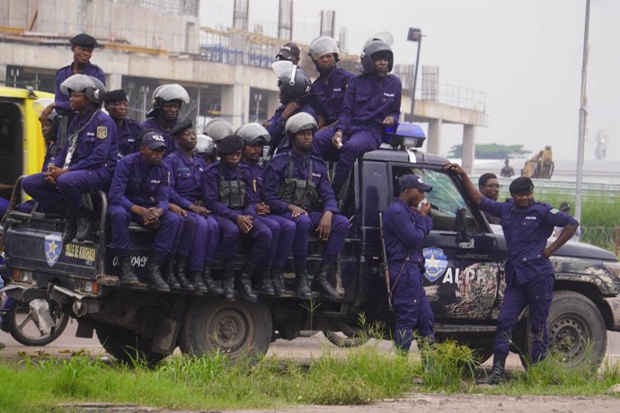 Archivo - Imagen de archivo de policías en Kinshasa (República Democrática del Congo) 