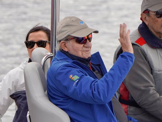 EL REY JUAN CARLOS SALE A NAVEGAR JUNTO A SU HIJA LA INFANTA ELENA