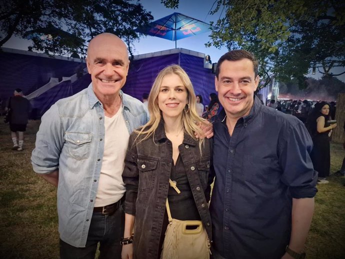 Antonio Muñoz, Manuela Villena y Juanma Moreno, en el concierto Interestelar.