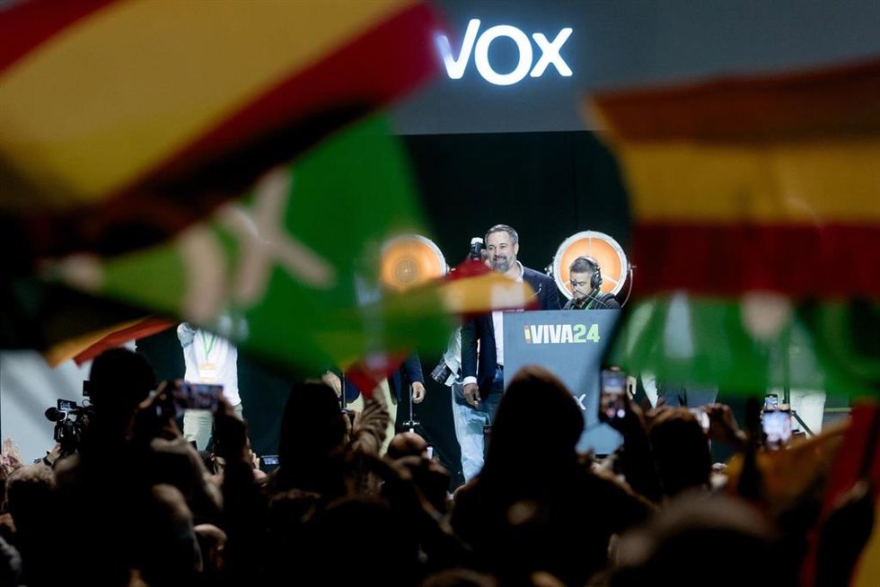 El líder de VOX, Santiago Abascal, interviene durante el acto Viva 24 de VOX, en el Palacio de Vistalegre, a 19 de mayo de 2024, en Madrid (España).