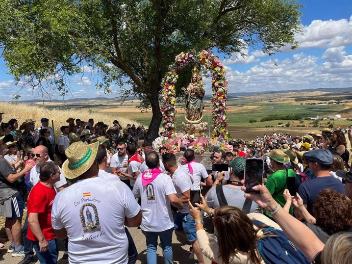 Miles de personas volvieron a acompañar a la Virgen de Alarcos en su romería