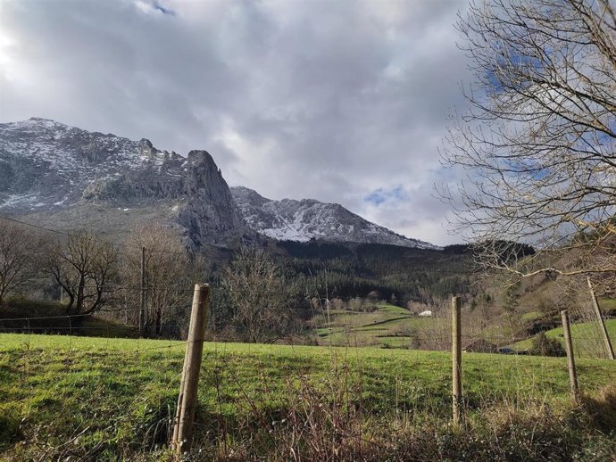 Archivo - Cielo muy nuboso en Bizkaia