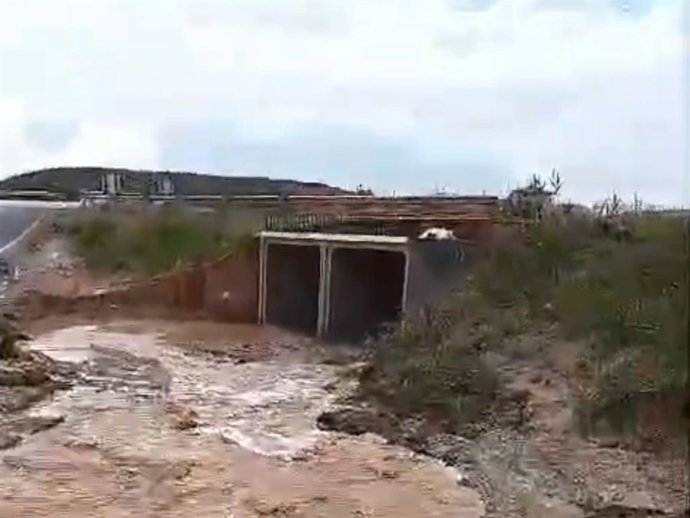 Las fuertes lluvias caídas en Híjar han obligado a cortar la A-224.