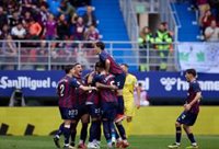 Negredo deja segundo al Valladolid y el Eibar recorta con el ascenso directo