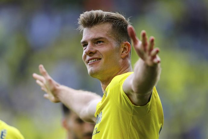 Alexander Srloth celebrando un gol del Villarreal