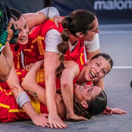 España logra el billete olímpico en el 3x3 femenino