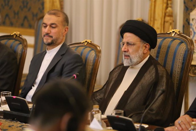 Archivo - May 30, 2023, Tehran, Tehran, Iran: Iranian President EBRAHIM RAISI (R) and Iranian Foreign Minister HOSSEIN AMIR-ABDOLLAHIAN (L) attend during a meeting with The Chairman of the People's Expediency Council of Turkmenistan alongside their delega