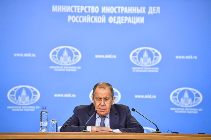 Archivo - El ministro de Exteriores de Rusia, Sergei Lavrov, durante una comparecencia ante la prensa en Moscú (archivo)