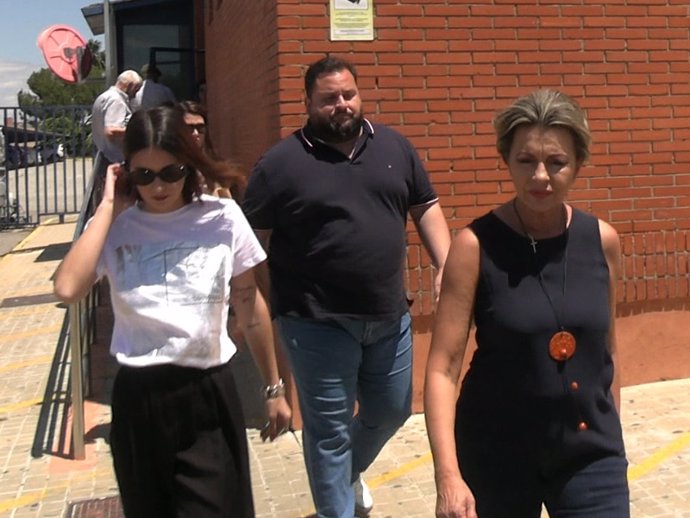 Samara, Chema Tejado y María José García visitando a Antonio Tejado en prisión