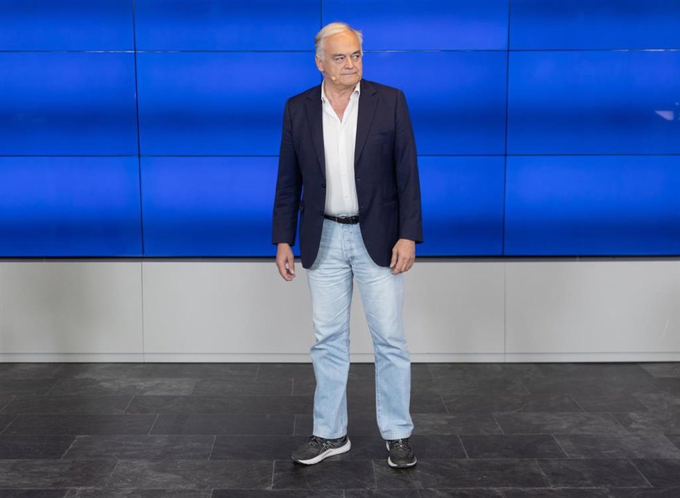El director de campaña para las elecciones europeas del 9J y vicesecretario Institucional del PP, Esteban González Pons, durante una rueda de prensa del Partido Popular, en la sede del PP, a 17 de mayo de 2024, en Madrid (España). El Partido Popular ha 