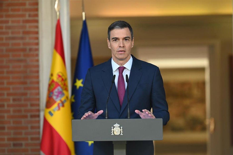 El presidente del Gobierno, Pedro Sánchez, comparece en el Complejo de la Moncloa, a 29 de abril de 2024, en Madrid (España). Sánchez ha comparecido hoy para anunciar que sigue al frente del Ejecutivo tras cinco días de reflexión a raíz de las investiga