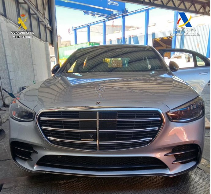 Vehículo de alta gama localizado en un contenedor en el puerto de Algeciras