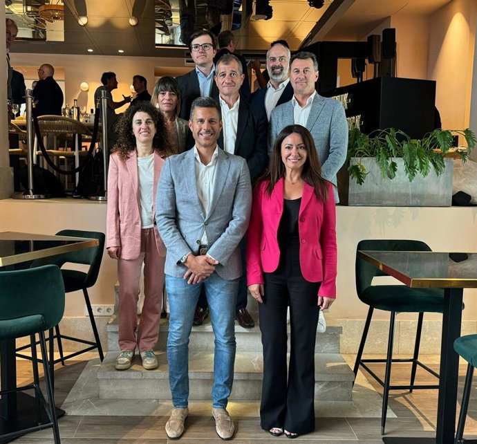 El presidente de Baleval, Othman Ktiri, y la consellera de Vivienda, Territorio y Movilidad, Marta Vidal.