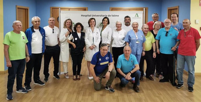 El Hospital de Valme de Sevilla fortalece su alianza con el tejido asociativo de pacientes cardiacos de la provincia.