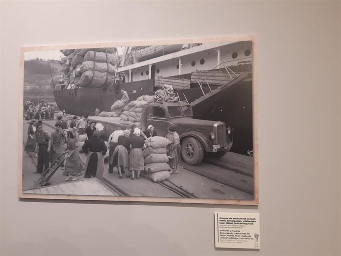 Archivo - Exposición 'Cargueras. Un trabajo a reivindicar' en la sede de las Juntas Generales de Bizkaia en Bilbao.