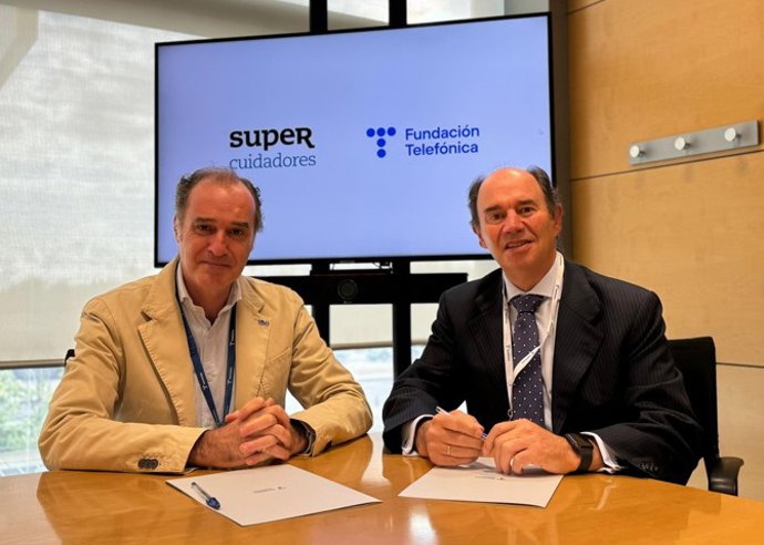 De izquierda a derecha, Carlos Palacios, de Fundación Telefónica, y Aurelio López-Barajas de Supercuidadores.