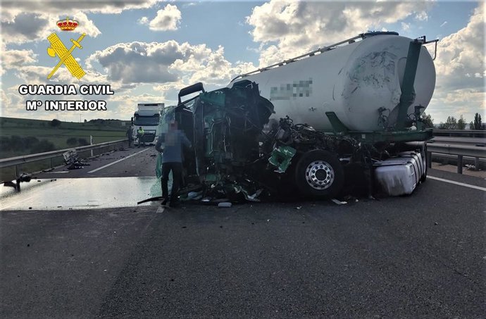 Detenido en Burgos un camionero implicado en un accidente por falsear el tacógrafo para alargar la jornada.