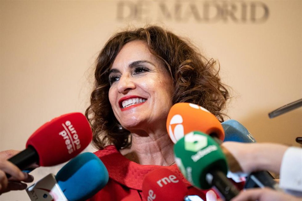 Archivo - La vicepresidenta primera y ministra de Hacienda, María Jesús Montero.