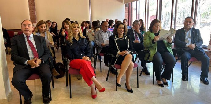 El acto ha contado con la presencia de la vicepresidenta del Gobierno de Aragón, Mar Vaquero, y de la alcaldesa de Teruel, Emma Buj.