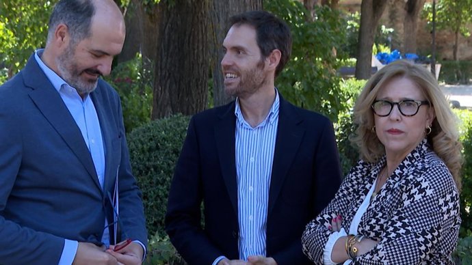 El portavoz adjunto del Grupo Parlamentario Popular en el Congreso de los Diputados, Sergio Sayas, y el coordinador general del PP de Toledo y diputado nacional, José Manuel Velasco, junto a Pilar Alía en Toledo.
