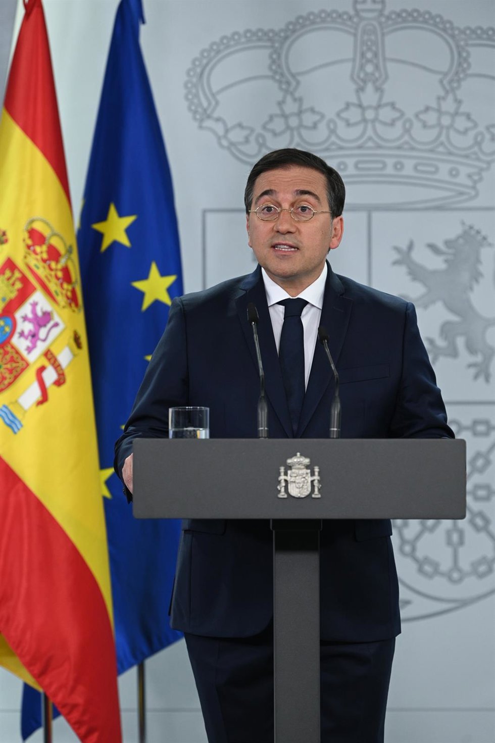 El ministro de Asuntos Exteriores, Unión Europea y Cooperación, José Manuel Albares, durante una comparecencia institucional, en el Complejo de la Moncloa, a 19 de mayo de 2024, en Madrid (España). El Gobierno ha decidido este domingo, 19 de mayo, llama