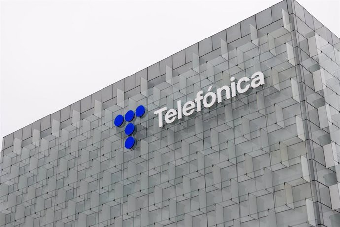 Archivo - Vista de la sede de Telefónica, a 28 de noviembre de 2023, en Madrid (España).