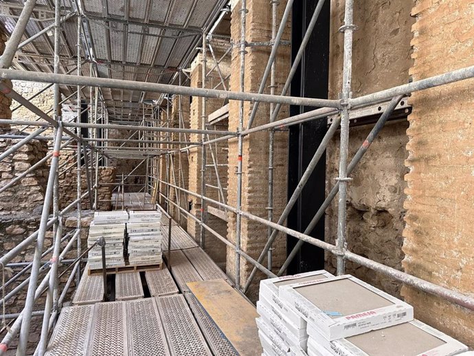 Las obras para recuperar el Castillo de San Luis entran en su fase final con la construcción de la cubierta del recinto