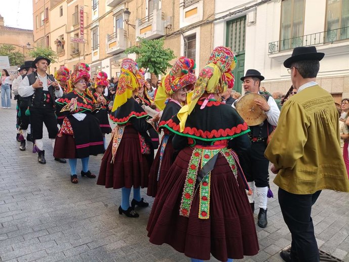 Desfile de fiestas de los pueblos en JATO