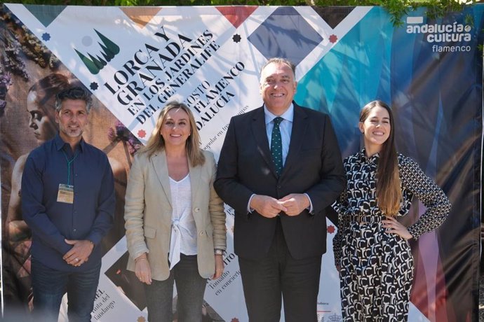 El cantaor Arcángel, la alcaldesa de Granada, Marifrán Carazo, el consejero de Turismo, Arturo Bernal, y la directora del Ballet Flamenco de Andalucía, Patricia Guerrero