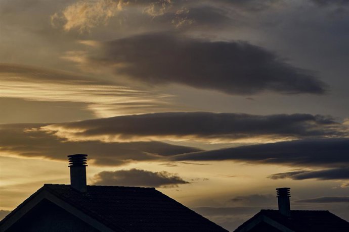 Archivo - El tejado de dos viviendas