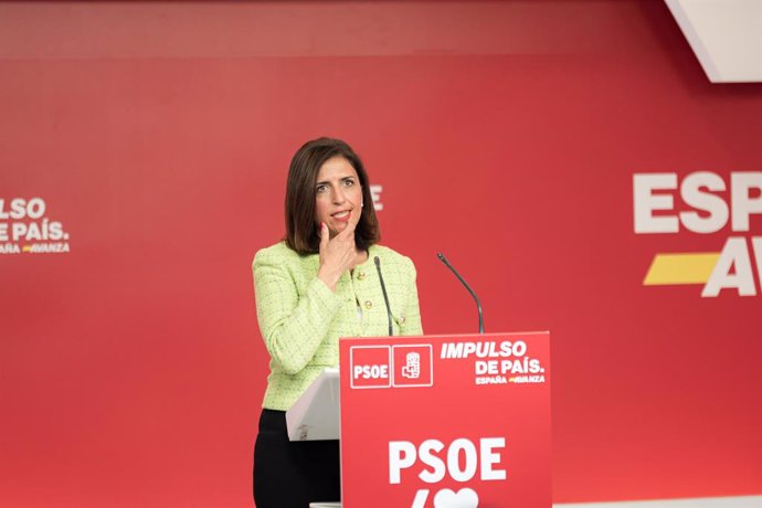 La portavoz del PSOE, Esther Peña, durante una rueda de prensa posterior a la Ejecutiva Federal del partido, en la sede del PSOE, a 13 de mayo de 2024, en Madrid (España).  El PSC obtuvo una victoria con 42 escaños, nueve más que en las últimas elecciones